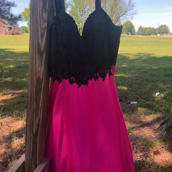 Prom dresses. - Picture 3 of 3